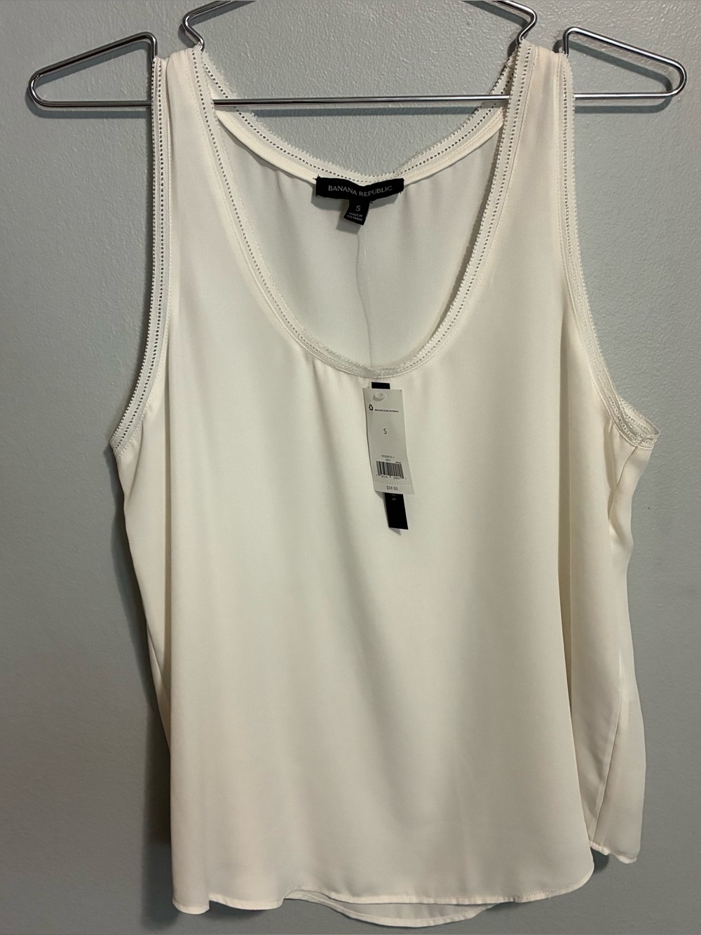 Banana Republic Ivory Sleeveless Blouse NWT Size Small Elegant Tank Top Work